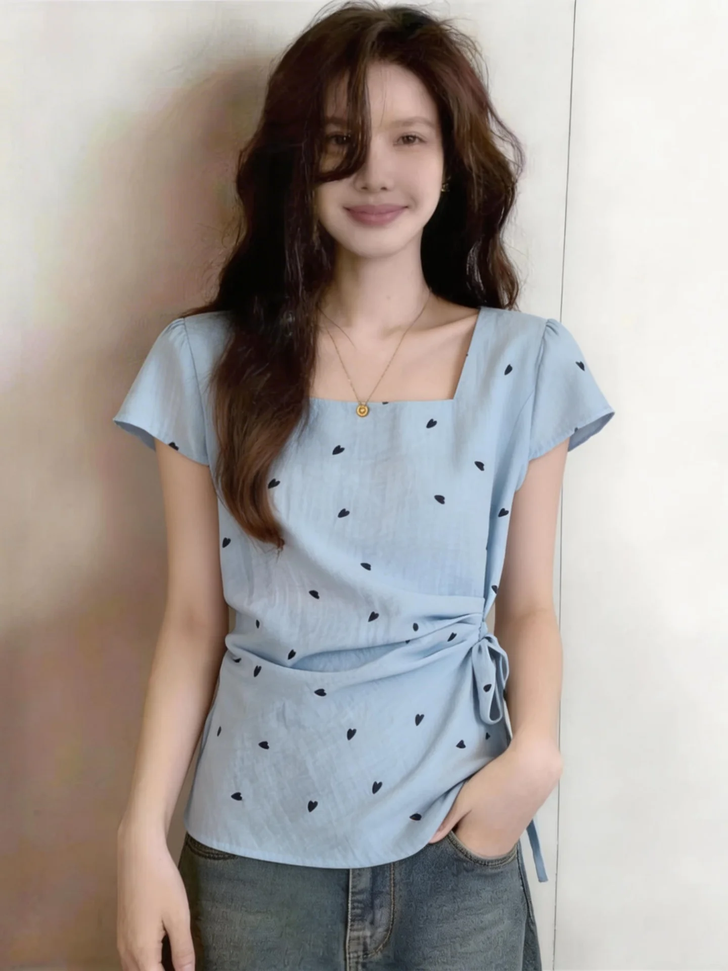 Slimming Design Short Sleeve Shirt Women's Summer Fashion Print Korean Style Square Collar Tie Waist Slim Fit Casual Top
Slimming Design Short Sleeve Shirt Women's Summer Fashion Print Korean Style Square Collar Tie Waist Slim Fit Casual Top