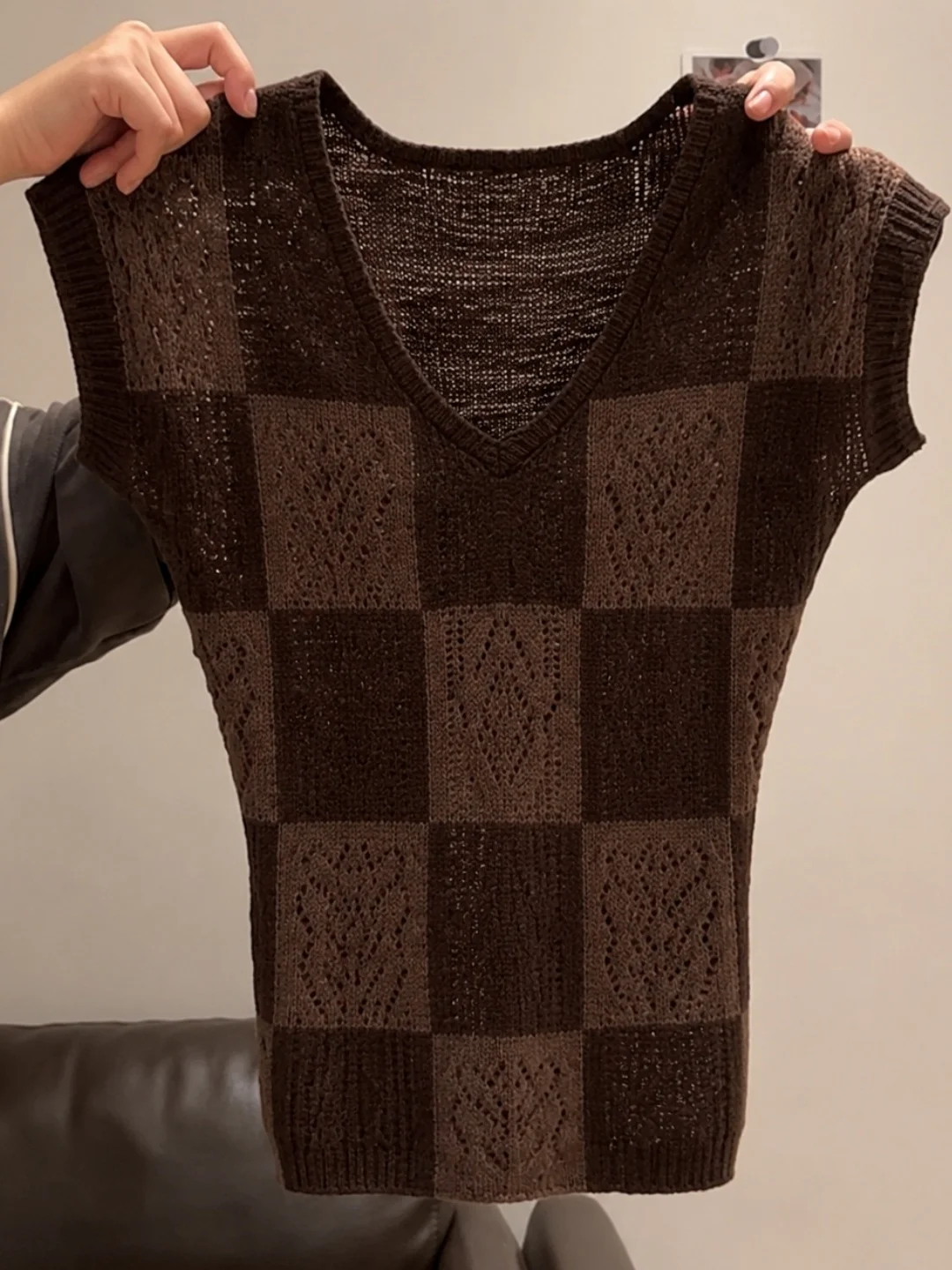 Elegant Contrast Color Plaid Slim Fit Knitwear Short Sleeve V-Neck Top Fashionable Versatile Korean Style Summer Shirt
Elegant Contrast Color Plaid Slim Fit Knitwear Short Sleeve V-Neck Top Fashionable Versatile Korean Style Summer Shirt
