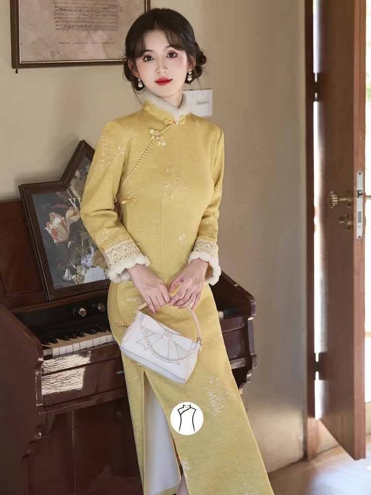 Желтое утепленное зимнее платье с флисовой подкладкой в китайском стиле, облегающее, винтажное, длинное, с высоким воротником и низким разрезом, для повседневной носки
Желтое утепленное зимнее платье с флисовой подкладкой в китайском стиле, облегающее, винтажное, длинное, с высоким воротником и низким разрезом, для повседневной носки