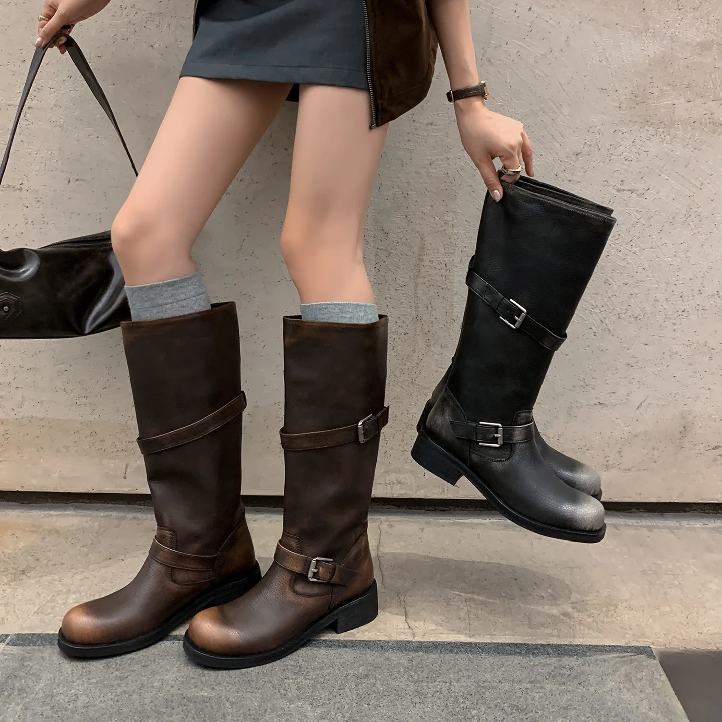 Genuine Leather women's Mid-Calf Boots Square Toe women's Shoes punk Style Pleated Buckle Strap Low Heels Fashion women's boots
Genuine Leather women's Mid-Calf Boots Square Toe women's Shoes punk Style Pleated Buckle Strap Low Heels Fashion women's boots