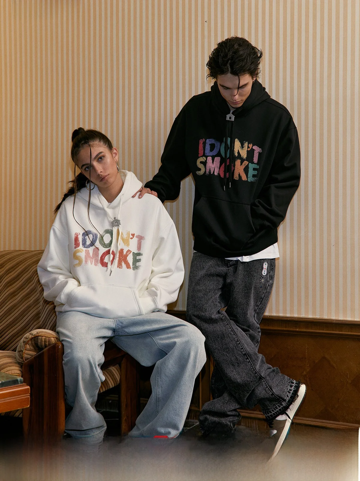 Done American Street Sle Rainbow Logo Crayon Splatter Loose Fit Hoodie Youthful Trendy Cotton Polyester Blend
Done American Street Sle Rainbow Logo Crayon Splatter Loose Fit Hoodie Youthful Trendy Cotton Polyester Blend