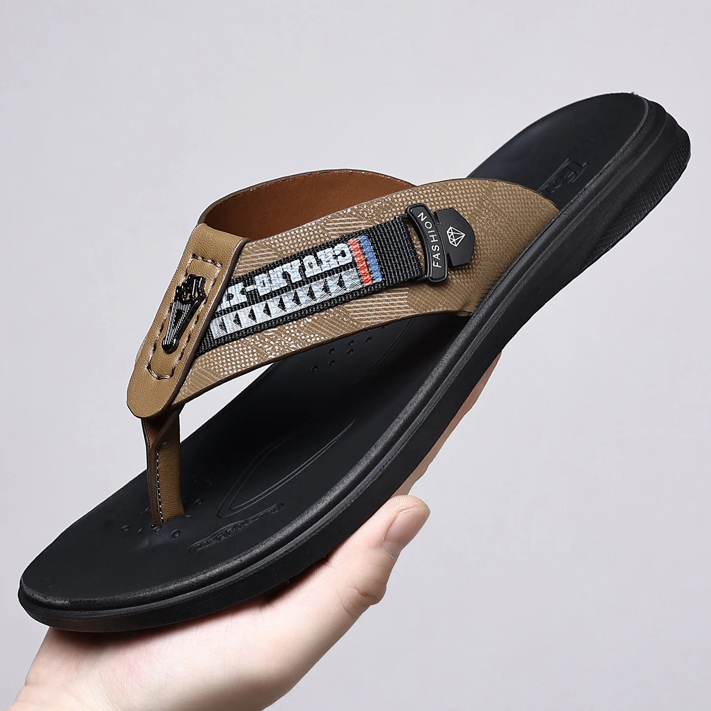 Fashion Casual Summer Flip Flops for Man New Designer Outwear Beach Shoes Male Anti-slip and Wear-resistant Rubber Slippers Man
Fashion Casual Summer Flip Flops for Man New Designer Outwear Beach Shoes Male Anti-slip and Wear-resistant Rubber Slippers Man