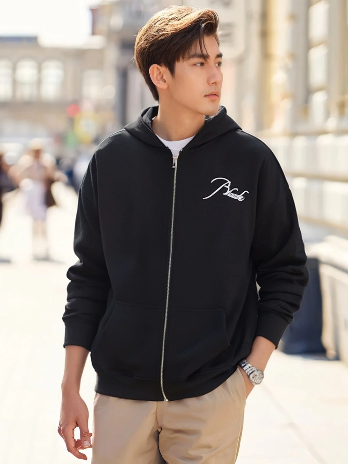 Американский кардиган-худи с вышивкой, открытый, на молнии, осенне-зимний, модный, с застежкой-молнией «пуля», молодежная повседневная одежда
Американский кардиган-худи с вышивкой, открытый, на молнии, осенне-зимний, модный, с застежкой-молнией «пуля», молодежная повседневная одежда