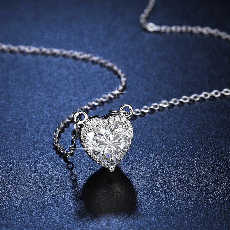 Серебряное колье 925 пробы, модное итальянское серебряное украшение для мужчин и женщин, покрытое 18-каратным белым золотом.
Серебряное колье 925 пробы, модное итальянское серебряное украшение для мужчин и женщин, покрытое 18-каратным белым золотом.