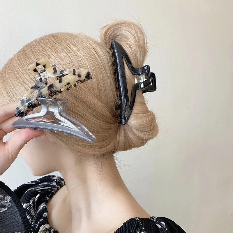Retro Artistic Acetate Claw Clip - Oil Painting Texture Hair Clip for Elegant Updo Bun, Women’s Premium Hair Accessories
Retro Artistic Acetate Claw Clip - Oil Painting Texture Hair Clip for Elegant Updo Bun, Women’s Premium Hair Accessories