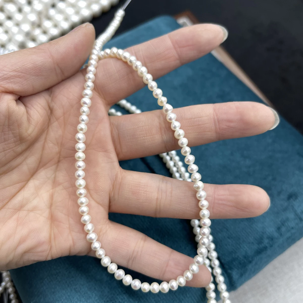 AAA 4–5mm High-Quality Exquisite Natural Freshwater Pearls Near-Round Beads for Jewelry Making DIY Necklaces Accessories 36cm
AAA 4–5mm High-Quality Exquisite Natural Freshwater Pearls Near-Round Beads for Jewelry Making DIY Necklaces Accessories 36cm