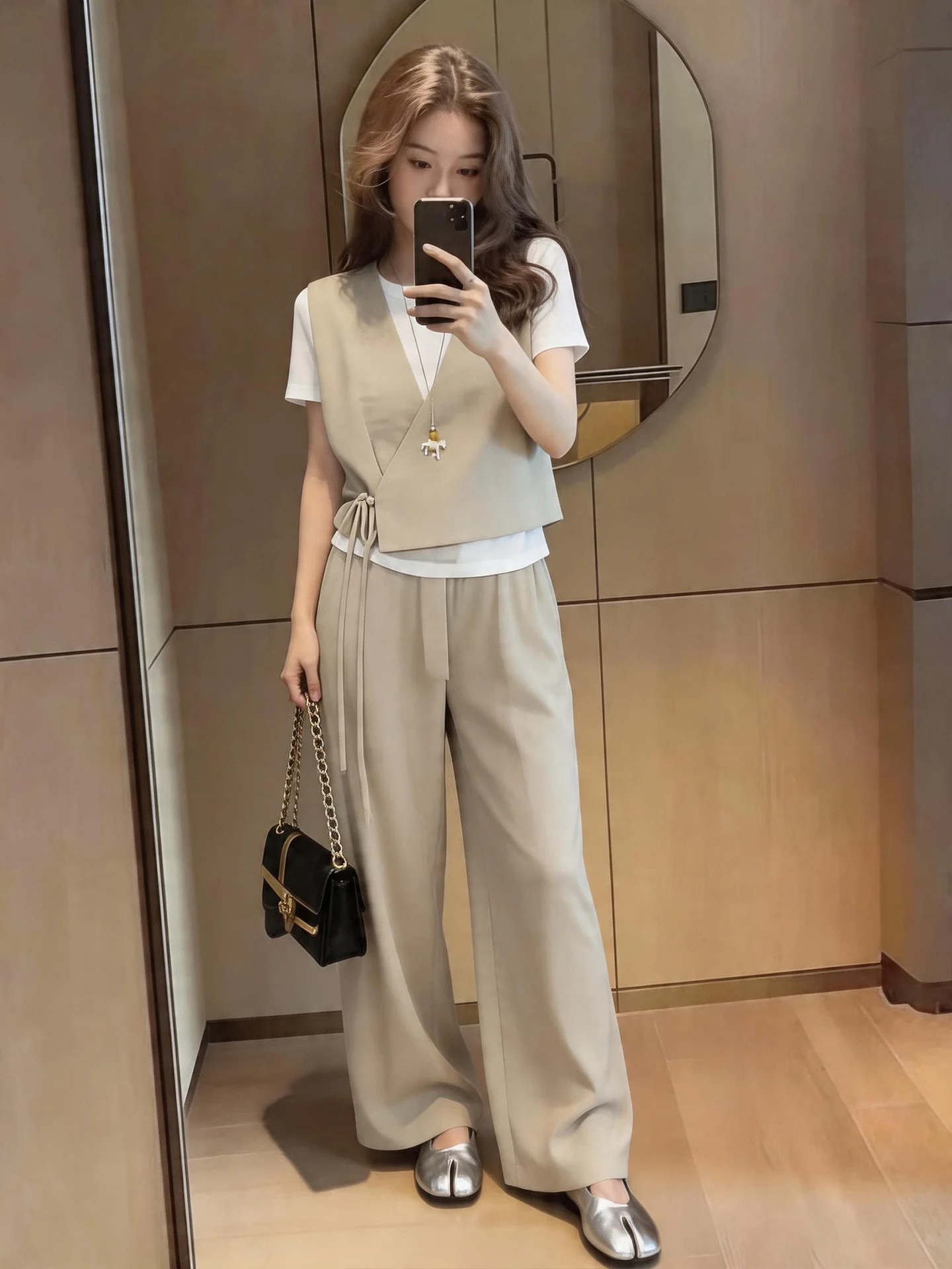 Summer Casual Loose Feelings Korean Style Three-Piece Set Short Sleeve Vest Draped Wide Leg Pants Women's Fashion Ensemble
Summer Casual Loose Feelings Korean Style Three-Piece Set Short Sleeve Vest Draped Wide Leg Pants Women's Fashion Ensemble