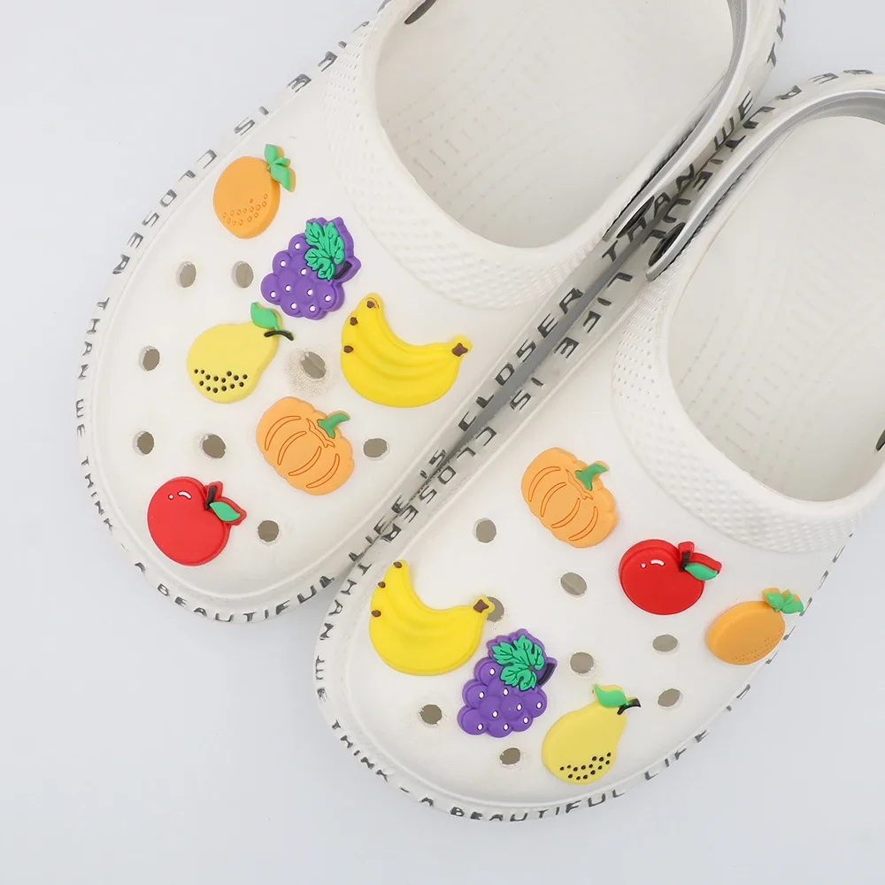 1 Piece Shoe Buckles Decoration Cute Cartoon Banana Apple Shoe Accessories Charms Tangerine Pear Ornament Childn Holiday Gift
1 Piece Shoe Buckles Decoration Cute Cartoon Banana Apple Shoe Accessories Charms Tangerine Pear Ornament Childn Holiday Gift