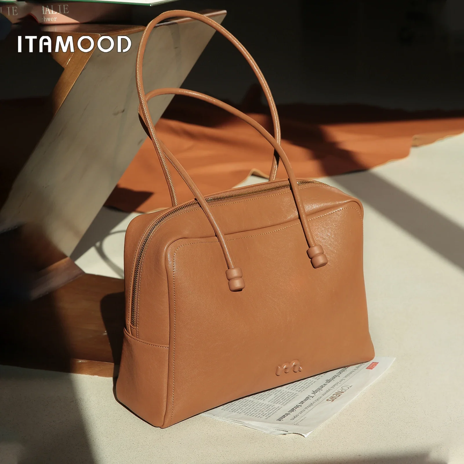 ITAMOOD Advanced Large-Capacity Retro Boston Bag Fashion Commuting Simple Bowling Bag Leather Shoulder Handbag Valentine's Gift
ITAMOOD Advanced Large-Capacity Retro Boston Bag Fashion Commuting Simple Bowling Bag Leather Shoulder Handbag Valentine's Gift