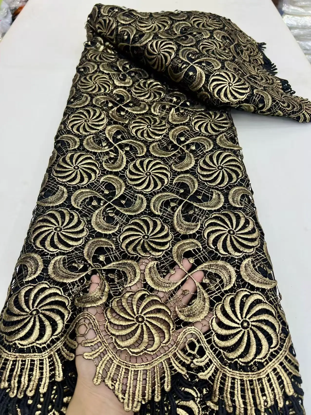 Горячее тиснение, гипюровый шнур, кружевная ткань, 2025 г., высококачественная африканская нигерийская водорастворимая кружевная ткань для женщин, свадебное платье
Горячее тиснение, гипюровый шнур, кружевная ткань, 2025 г., высококачественная африканская нигерийская водорастворимая кружевная ткань для женщин, свадебное платье