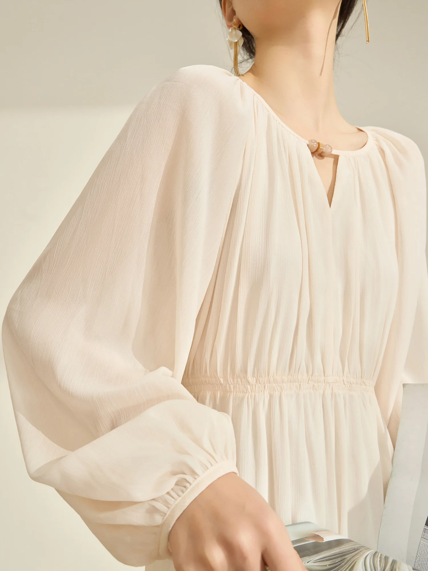 Элегантное платье-футляр с завышенной талией и рукавами-фонариками из полиэстера для повседневной носки, весенняя коллекция
Элегантное платье-футляр с завышенной талией и рукавами-фонариками из полиэстера для повседневной носки, весенняя коллекция