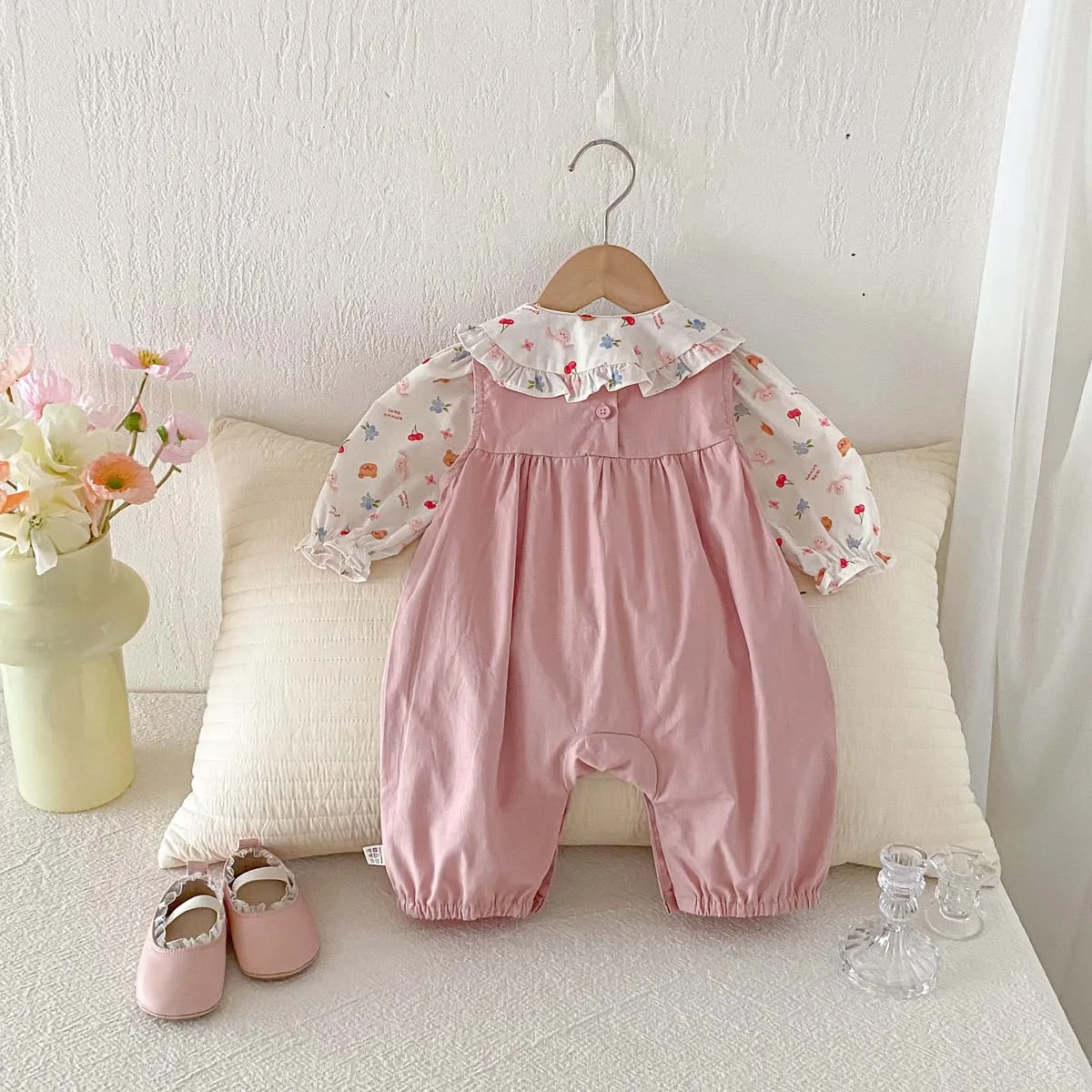 Spring and Autumn Baby Girl Lace Bottoming Shirt Strap Jumpsuit 2 Sets, Baby Sweet Cartoon Printed Shirt Pink Suspenders 2 Sets
Spring and Autumn Baby Girl Lace Bottoming Shirt Strap Jumpsuit 2 Sets, Baby Sweet Cartoon Printed Shirt Pink Suspenders 2 Sets