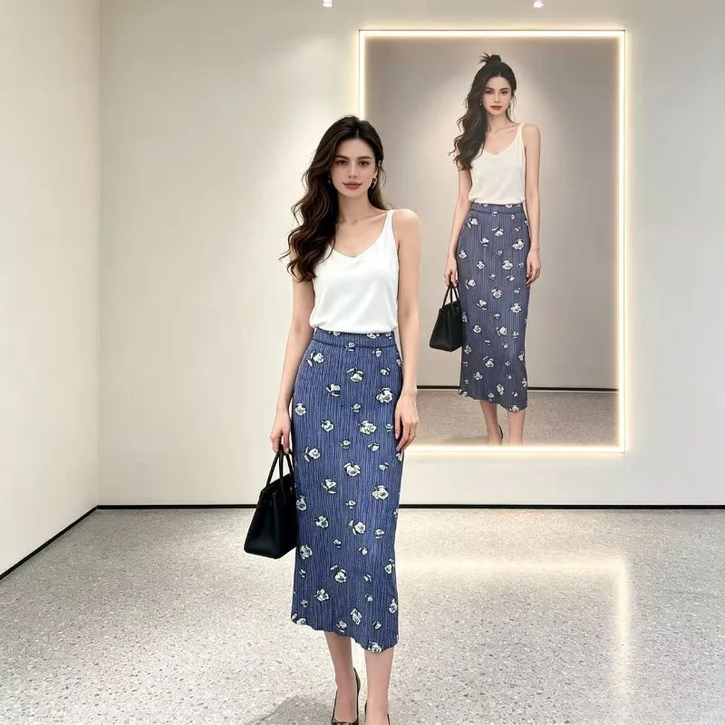 Miyake Pleated New 2026 Original Summer Navy Blue Rose Print Skirt Fashionable Pleated Elastic Straight Draped Breathable Skirt
Miyake Pleated New 2026 Original Summer Navy Blue Rose Print Skirt Fashionable Pleated Elastic Straight Draped Breathable Skirt