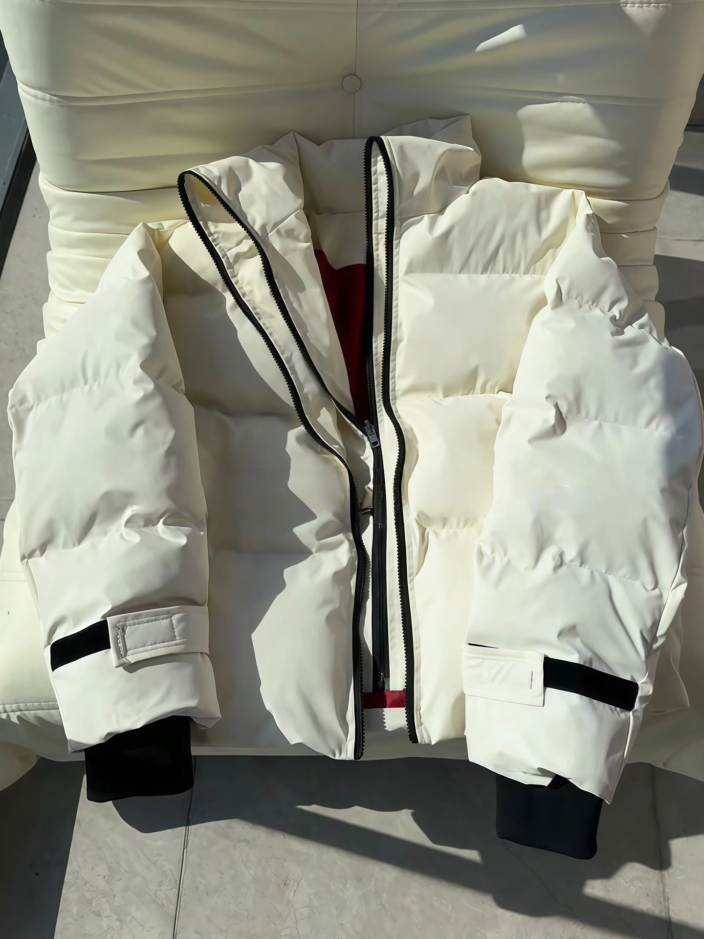 Мужская зимняя утепленная куртка-пуховик с воротником-стойкой, двойной молнией, из искусственной кожи и хлопка, теплая повседневная верхняя одежда для молодежи, с утолщенным наполнителем
Мужская зимняя утепленная куртка-пуховик с воротником-стойкой, двойной молнией, из искусственной кожи и хлопка, теплая повседневная верхняя одежда для молодежи, с утолщенным наполнителем