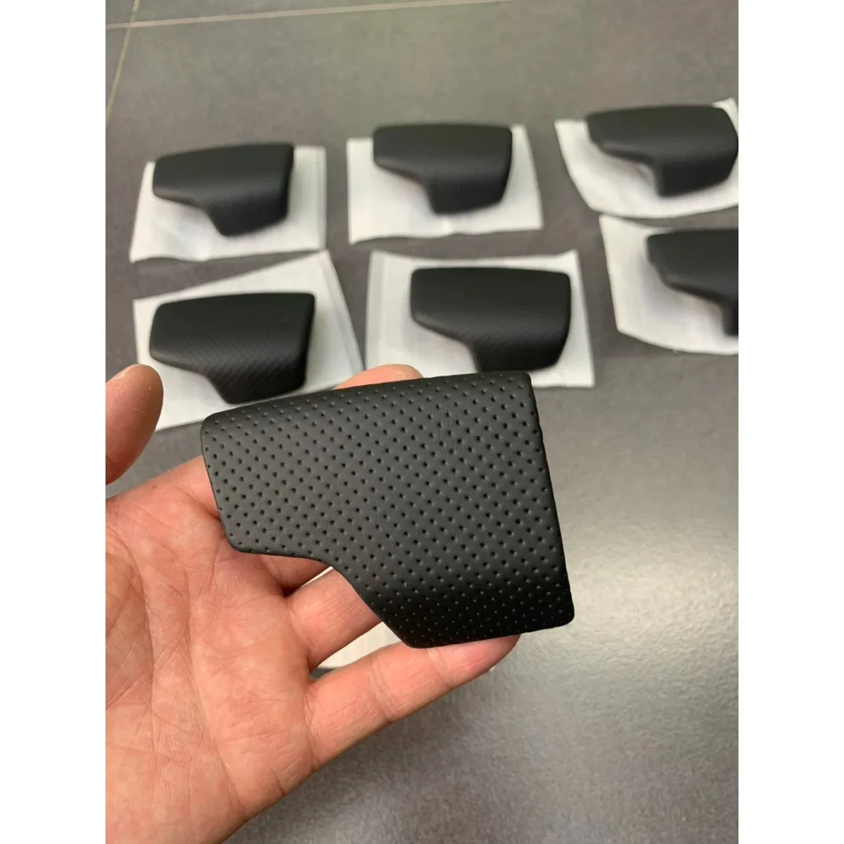 For Audi A4L A5 Q5L Q7 A6L A7 Perforated Handball Cover, Shift Handball, Cover, Leather Perforated Cover
For Audi A4L A5 Q5L Q7 A6L A7 Perforated Handball Cover, Shift Handball, Cover, Leather Perforated Cover