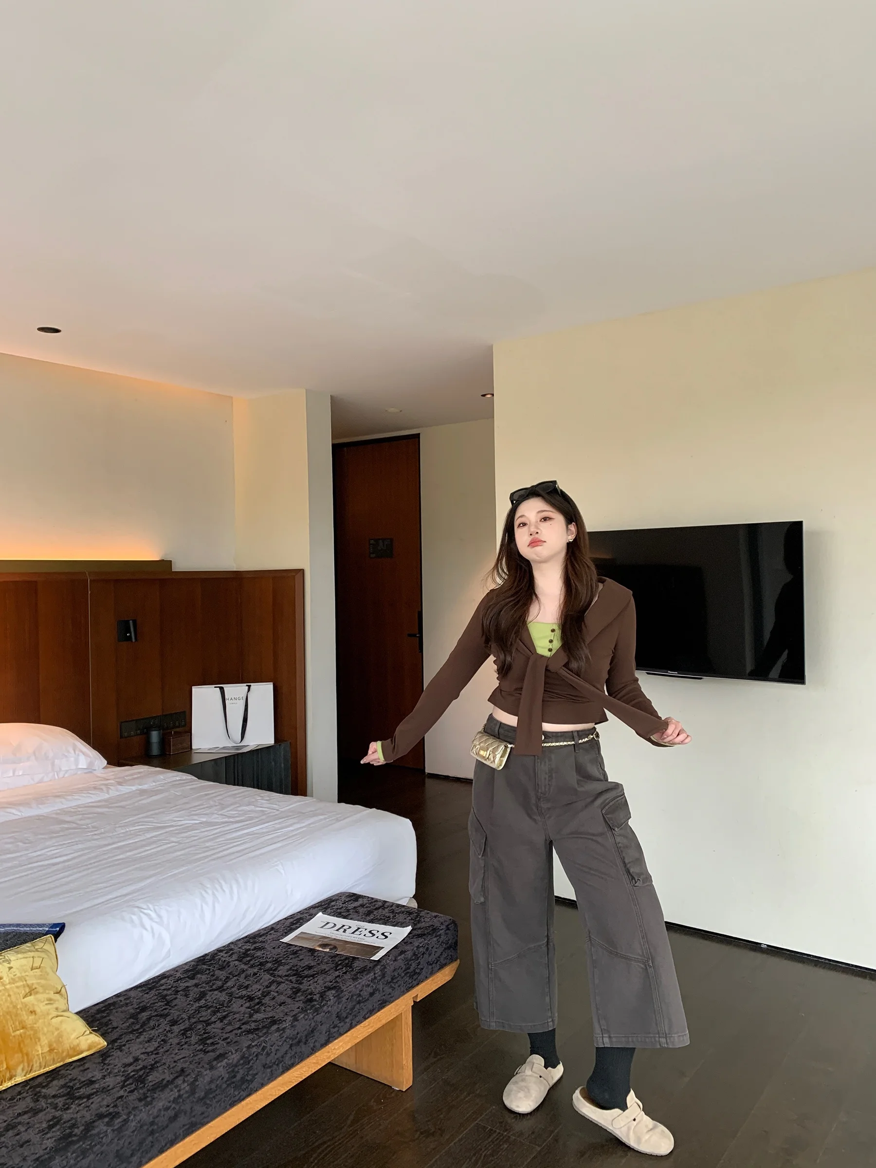 Повседневные рабочие брюки Street Sle M5T6 в стиле Cool Girl Vibe, модные хлопковые брюки для полных девушек, 18 дюймов, с завышенной талией
Повседневные рабочие брюки Street Sle M5T6 в стиле Cool Girl Vibe, модные хлопковые брюки для полных девушек, 18 дюймов, с завышенной талией