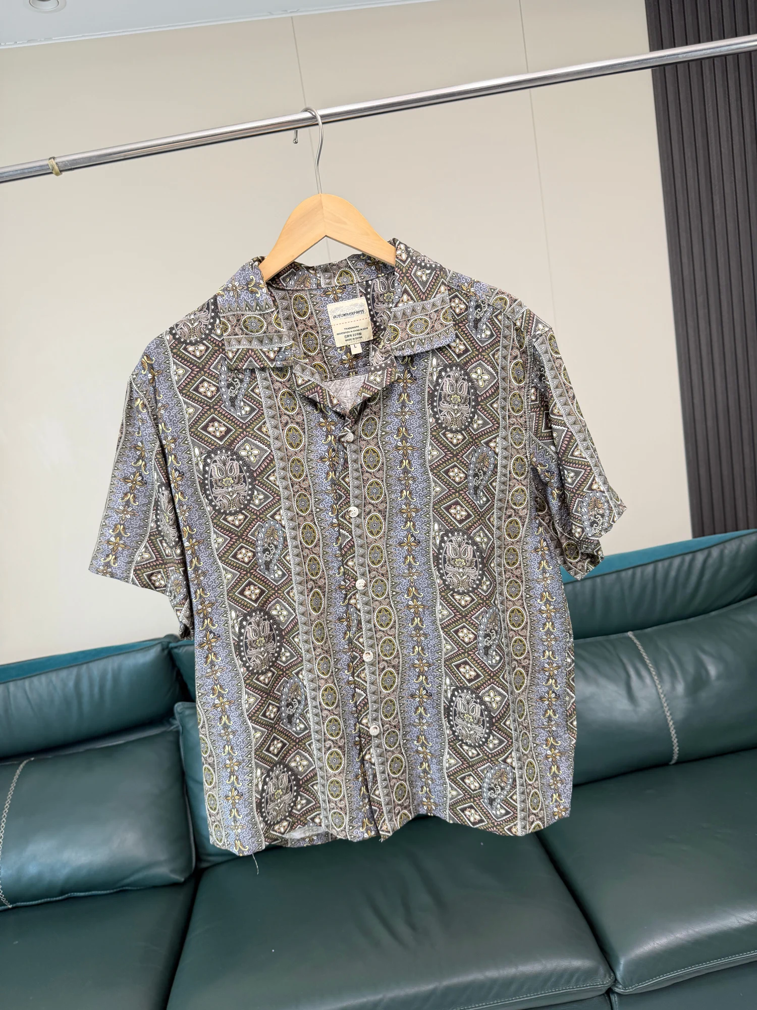 Retro Style Comfortable Breathable Men's Summer Cuban Collar Printed Loose Casual Short Sleeve Shirt Fashionable Urban Wear
Retro Style Comfortable Breathable Men's Summer Cuban Collar Printed Loose Casual Short Sleeve Shirt Fashionable Urban Wear
