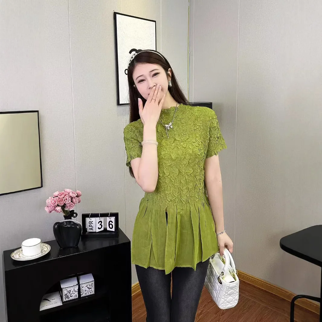 Модная женская футболка с короткими рукавами и тиснением в стиле Miyake, однотонная универсальная высококачественная базовая рубашка, пригородный топ 
Модная женская футболка с короткими рукавами и тиснением в стиле Miyake, однотонная универсальная высококачественная базовая рубашка, пригородный топ