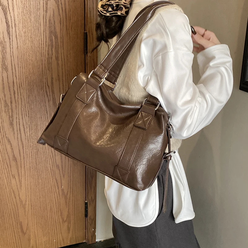 New women's high-quality zipper shoulder bag designer chain strap crossbody bag trendy and comfortable handbag
New women's high-quality zipper shoulder bag designer chain strap crossbody bag trendy and comfortable handbag