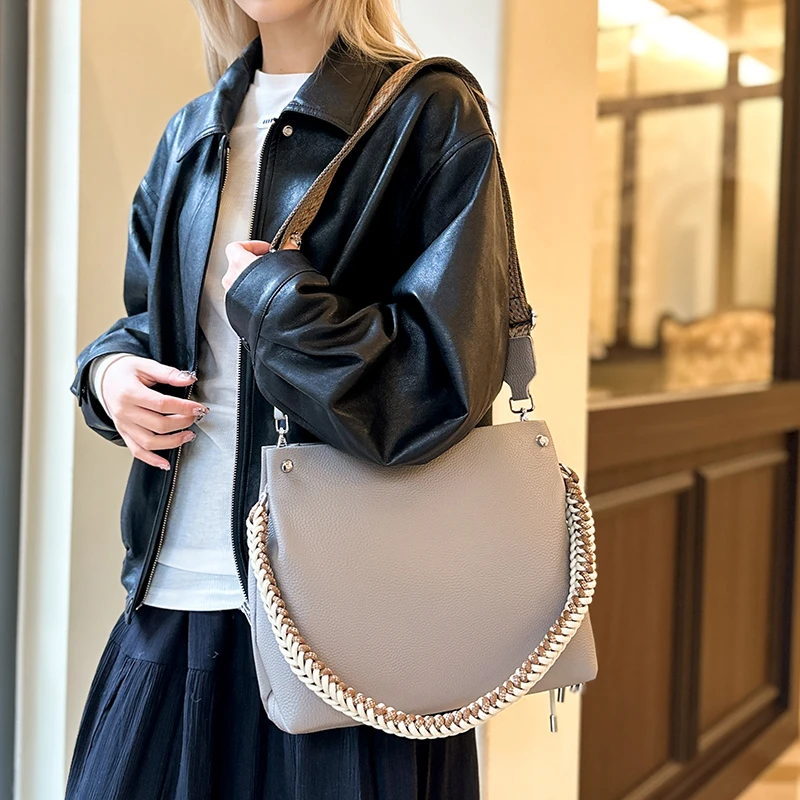 Genuine Leather Woven Tote Bags Female Practicality Fashionable Design Luxury Minimalist Light Gray Women's Shoulder Bag Y2k Bag
Genuine Leather Woven Tote Bags Female Practicality Fashionable Design Luxury Minimalist Light Gray Women's Shoulder Bag Y2k Bag