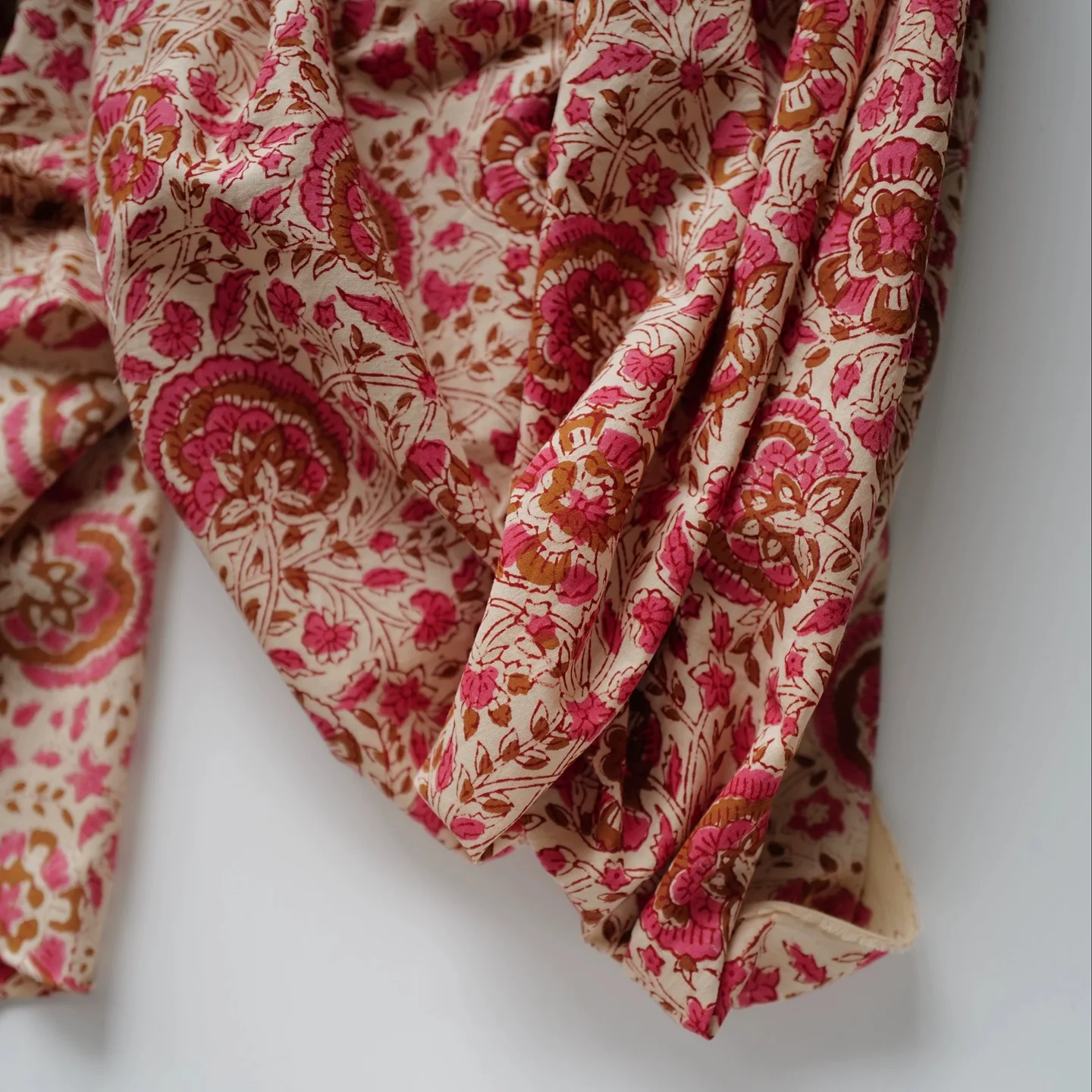 Merchant And Mills Cottage Garden Sangneel Cotton Fabric 114cm Wide Floral Print All Season Home Fashion 100% Cotton 87gsm
Merchant And Mills Cottage Garden Sangneel Cotton Fabric 114cm Wide Floral Print All Season Home Fashion 100% Cotton 87gsm