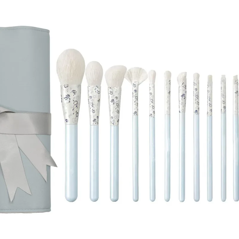 Blue And White Porcelain 12-tube Professional Makeup Artist's Complete Set Of Super Soft Makeup Brushes
Blue And White Porcelain 12-tube Professional Makeup Artist's Complete Set Of Super Soft Makeup Brushes