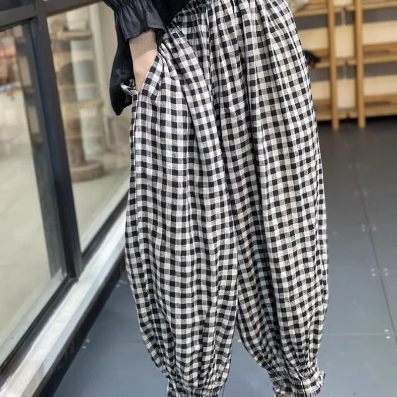 Уличная женская одежда, повседневные свободные женские шаровары с высокой талией и принтом в клетку, удобные черные винтажные брюки XT1555
Уличная женская одежда, повседневные свободные женские шаровары с высокой талией и принтом в клетку, удобные черные винтажные брюки XT1555