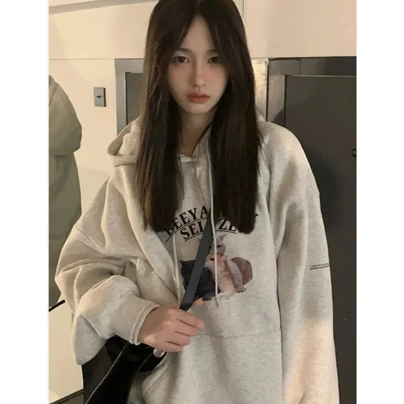 Women Clothing White Vintage Street Hoodie Cat Letter Printing Long Sleeves Casual High Street Oversize Baggy Ladies Tops Autumn
Women Clothing White Vintage Street Hoodie Cat Letter Printing Long Sleeves Casual High Street Oversize Baggy Ladies Tops Autumn