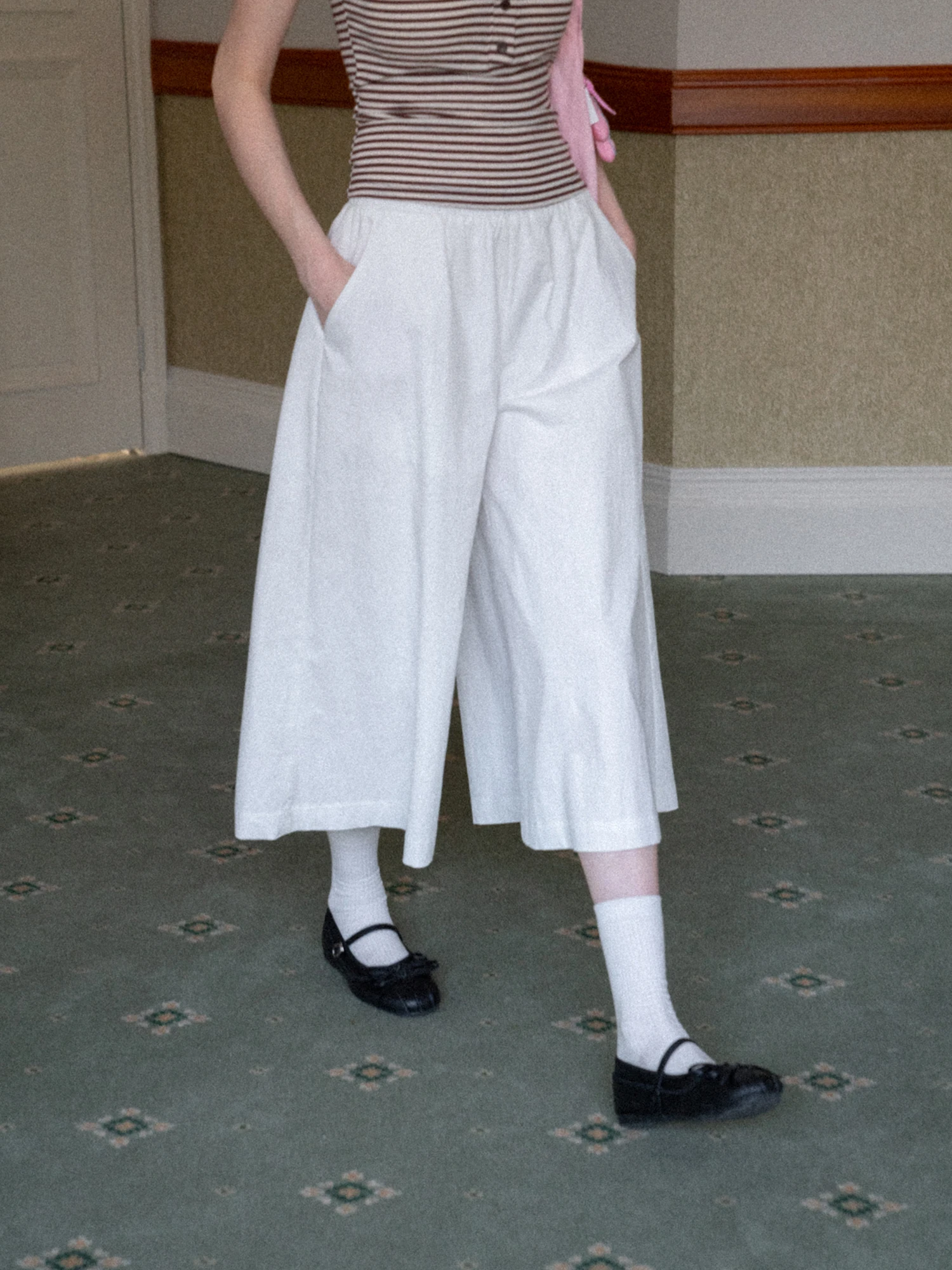 White Casual Wide Leg Pants Women's Loose Fit Commuter Seven-Foot Cotton Elastic Waist Band Straight Cut Versatile Summer Tro...
White Casual Wide Leg Pants Women's Loose Fit Commuter Seven-Foot Cotton Elastic Waist Band Straight Cut Versatile Summer Tro...