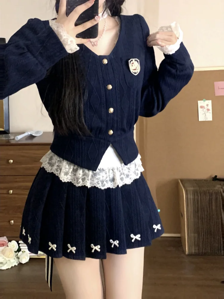 Japanese Style Early Autumn Slim Fit Kawaii Knitted Top for Women+ A-line High Waist Ruched Skirts 2025 New Two Piece Sets
Japanese Style Early Autumn Slim Fit Kawaii Knitted Top for Women+ A-line High Waist Ruched Skirts 2025 New Two Piece Sets