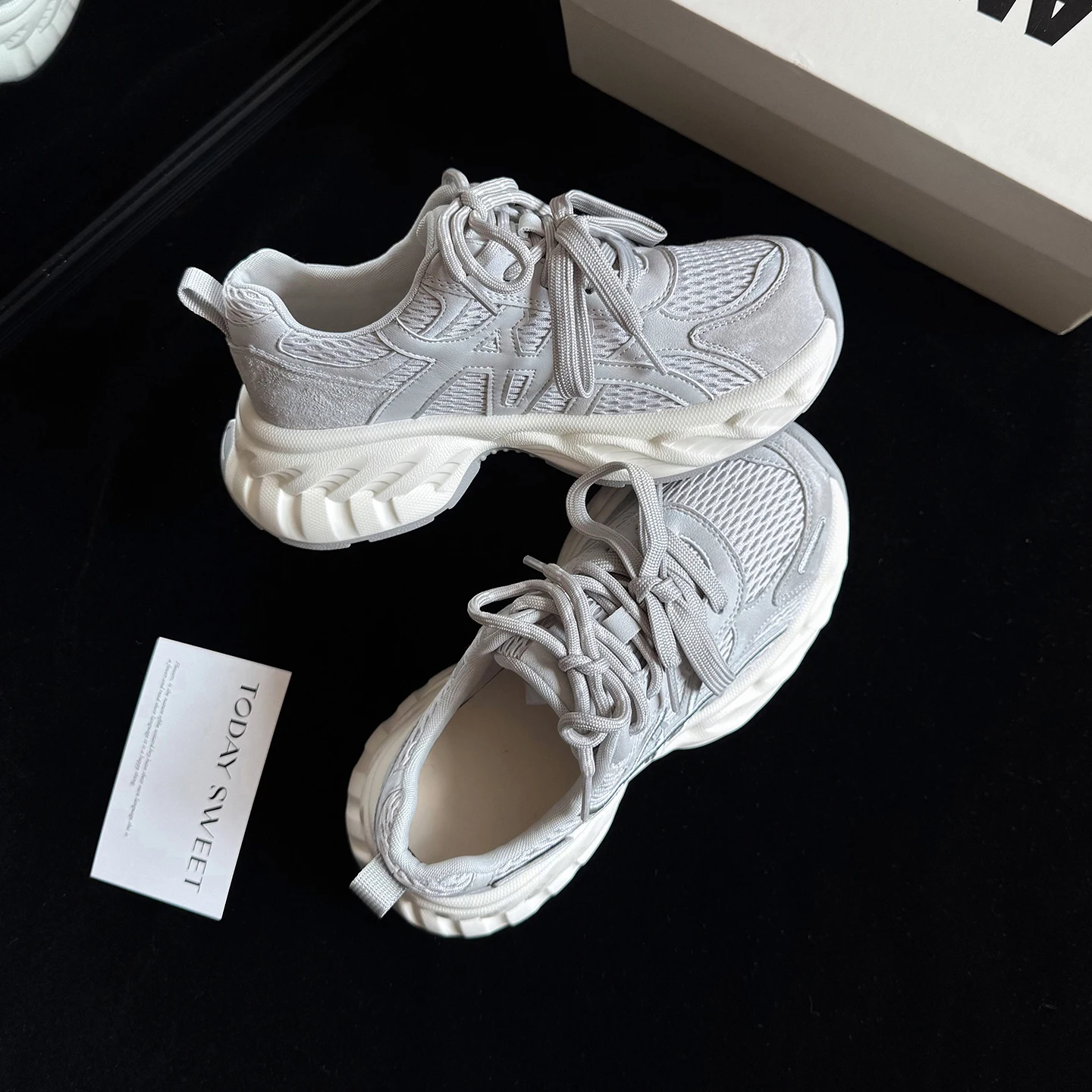 Платформенные кроссовки Dad Sneakers 2026: Новинка весны, легкие массивные кроссовки для бега и повседневной носки, универсальные стильные женские кроссовки
Платформенные кроссовки Dad Sneakers 2026: Новинка весны, легкие массивные кроссовки для бега и повседневной носки, универсальные стильные женские кроссовки