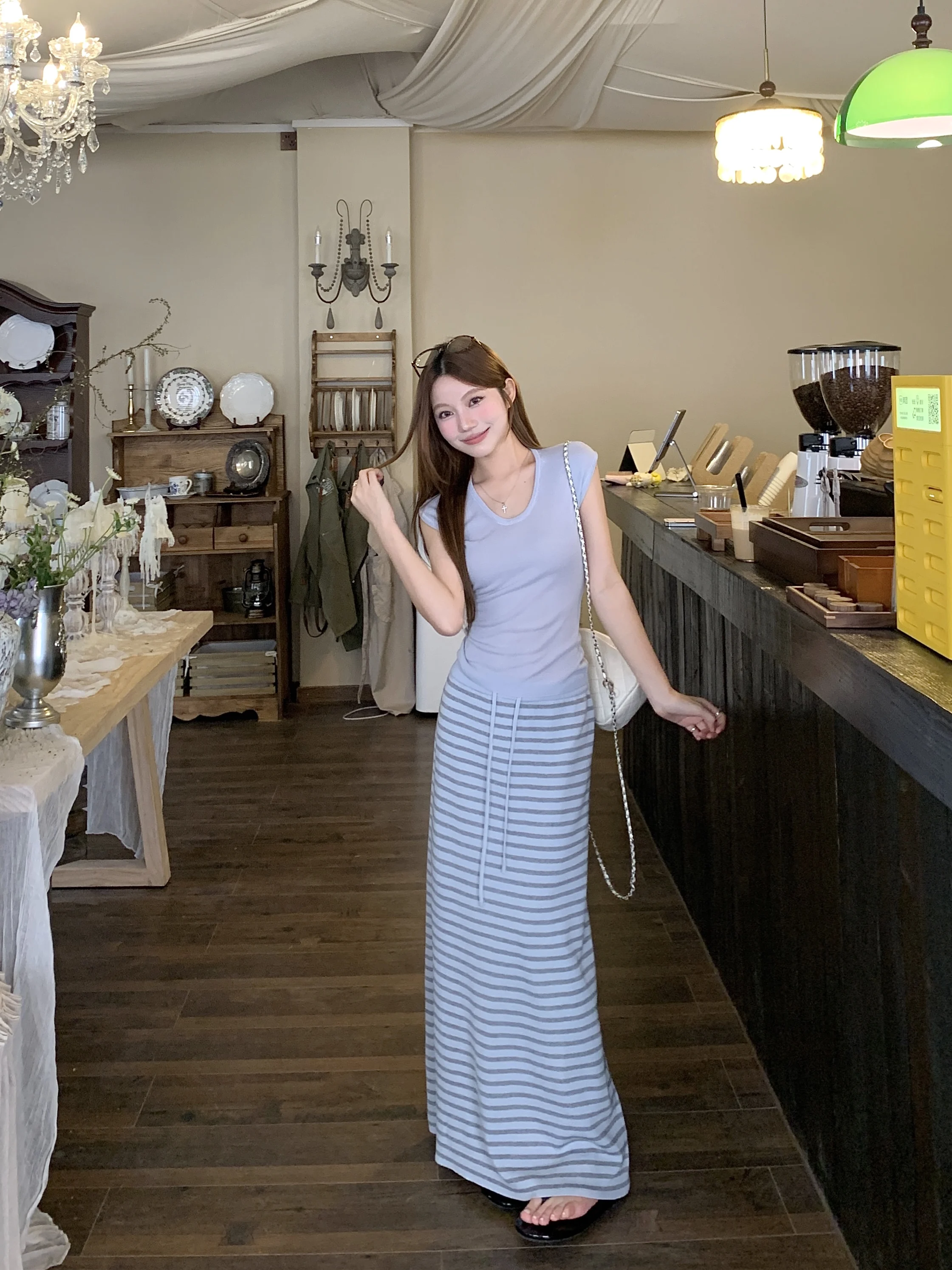 Casual Style Two-Piece Set Short Sleeve Slim Fit T-Shirt Top Women Summer Stripe High Waist Skirt Versatile Casual Fashion
Casual Style Two-Piece Set Short Sleeve Slim Fit T-Shirt Top Women Summer Stripe High Waist Skirt Versatile Casual Fashion