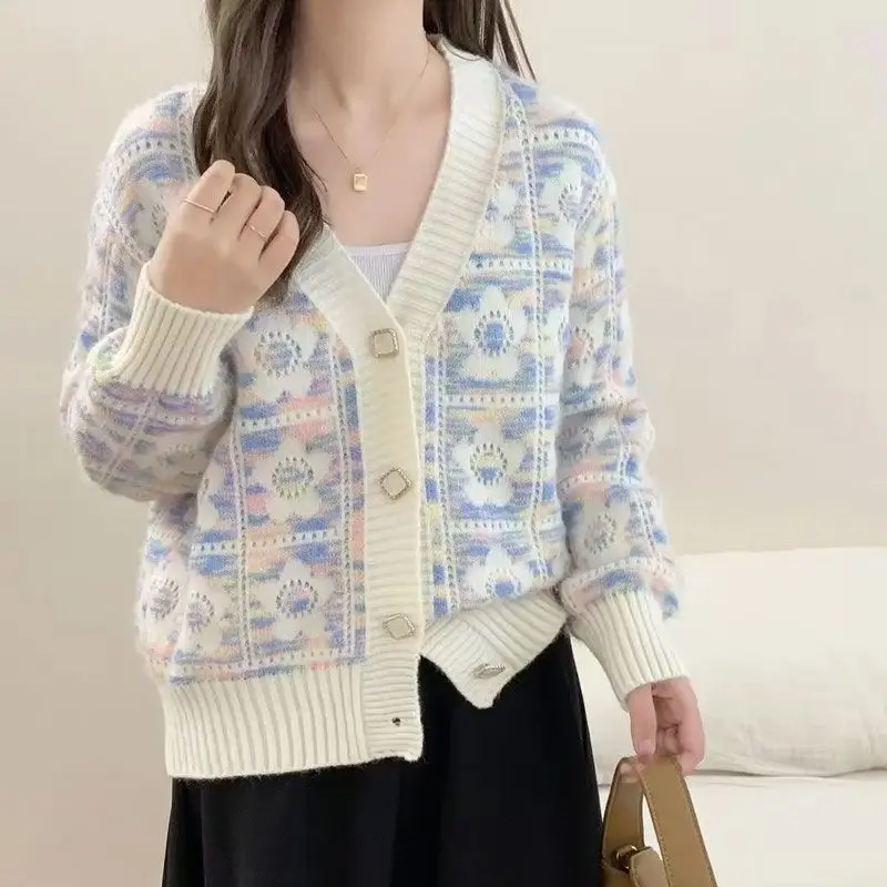 Gradient Color Rhombus Sweater Jacket for Women in Autumn and Winter New Gentle Loose Lazy Style Spring Autumn Knitted Cardigan
Gradient Color Rhombus Sweater Jacket for Women in Autumn and Winter New Gentle Loose Lazy Style Spring Autumn Knitted Cardigan