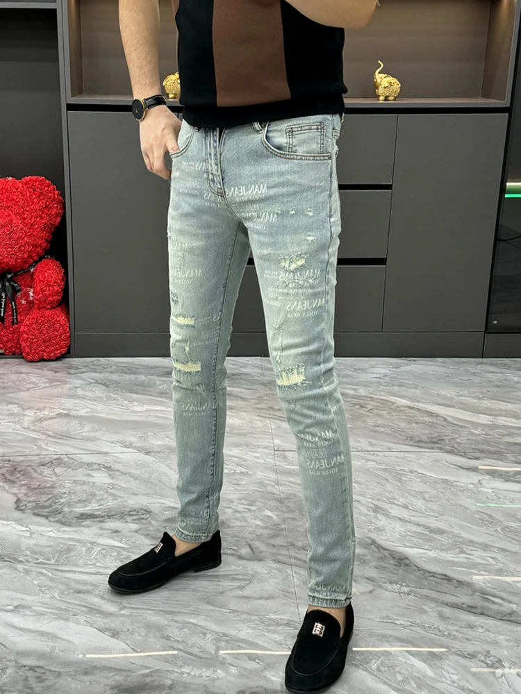 Мужские джинсы Light Wa с принтом, модные зимние, брендовые, с эффектом потертости, прямые, повседневные, молодежные, стильные, приталенные, прямого кроя.
Мужские джинсы Light Wa с принтом, модные зимние, брендовые, с эффектом потертости, прямые, повседневные, молодежные, стильные, приталенные, прямого кроя.