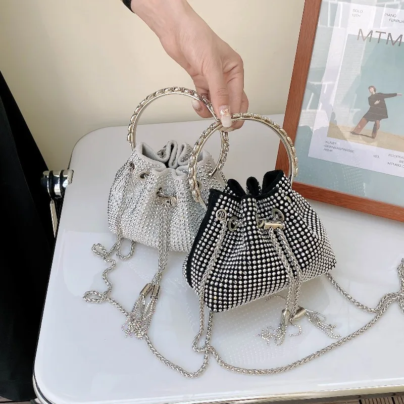 2025 New Couture European Style Handbag - Artistic Light Luxury Versatile Ladies Bag for Fashion-Forward Women
2025 New Couture European Style Handbag - Artistic Light Luxury Versatile Ladies Bag for Fashion-Forward Women
