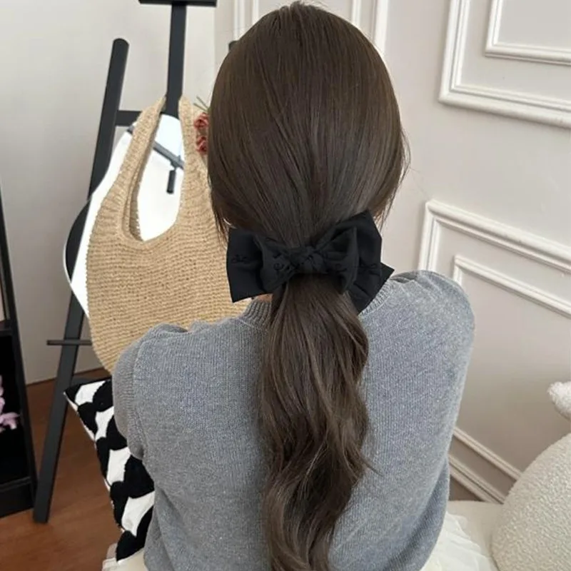 Rhinestone Feather Hair Clip for Women, Large Shark Clip for Updo at the Back of the Head, Autumn and Winter Ostrich Feather Elegant Hair Accessory with Bow
Rhinestone Feather Hair Clip for Women, Large Shark Clip for Updo at the Back of the Head, Autumn and Winter Ostrich Feather Elegant Hair Accessory with Bow