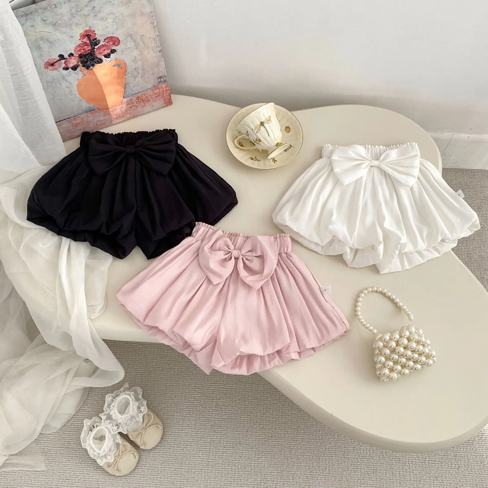 2025 Summer New Girls Cute Sweet Bow Shorts Children Lantern Pants Solid Baby Girl Princess Flower Bud Shorts Kids Clothes
2025 Summer New Girls Cute Sweet Bow Shorts Children Lantern Pants Solid Baby Girl Princess Flower Bud Shorts Kids Clothes