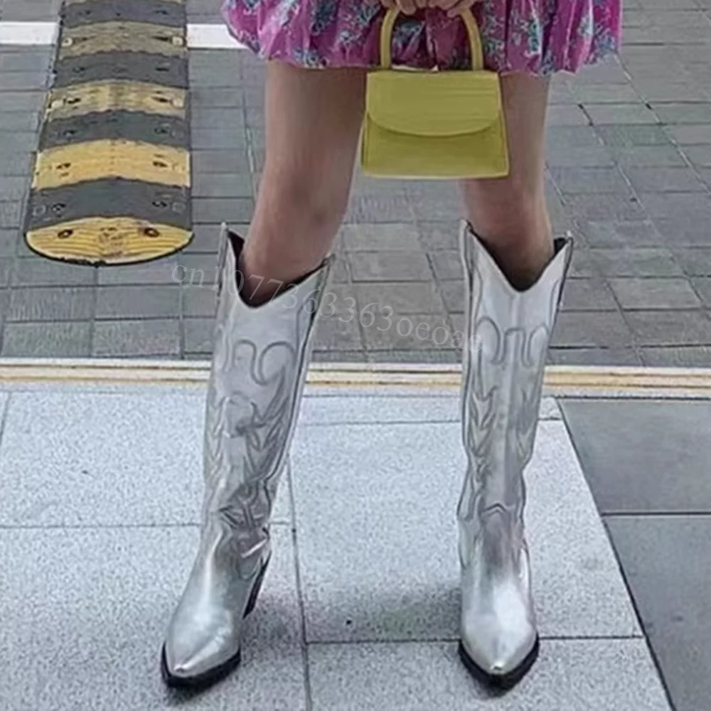 Silver Embroidery Miter Boots Knee High Matte Leather Shoes for Women Chunky Heels Fashion Shoes 2024 Zapatos Para Mujere
Silver Embroidery Miter Boots Knee High Matte Leather Shoes for Women Chunky Heels Fashion Shoes 2024 Zapatos Para Mujere