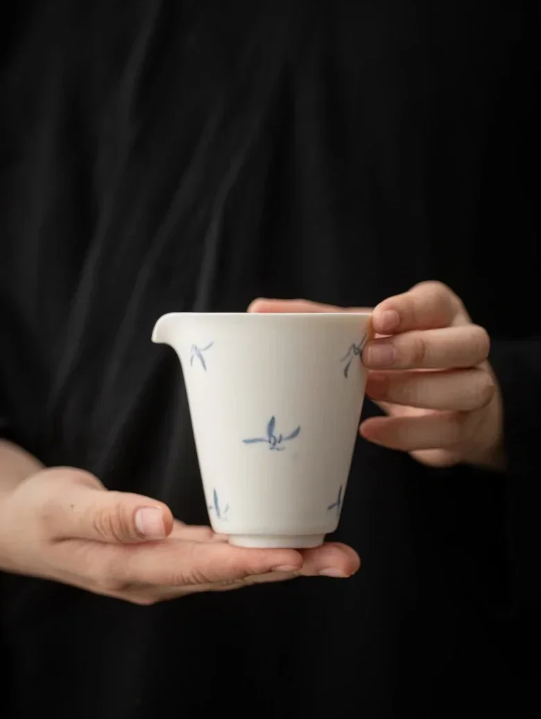 Hand Drawn Orchid Fair Cup, Ceramic Kung Fu Tea Sea Divider
Hand Drawn Orchid Fair Cup, Ceramic Kung Fu Tea Sea Divider