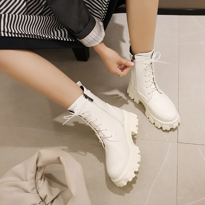 High Quality Women's Patent Leather Combat Boots Platform Chunky Lug Sole Lace Up Ankle Boots Gothic Punk Style Shoes for Women
High Quality Women's Patent Leather Combat Boots Platform Chunky Lug Sole Lace Up Ankle Boots Gothic Punk Style Shoes for Women