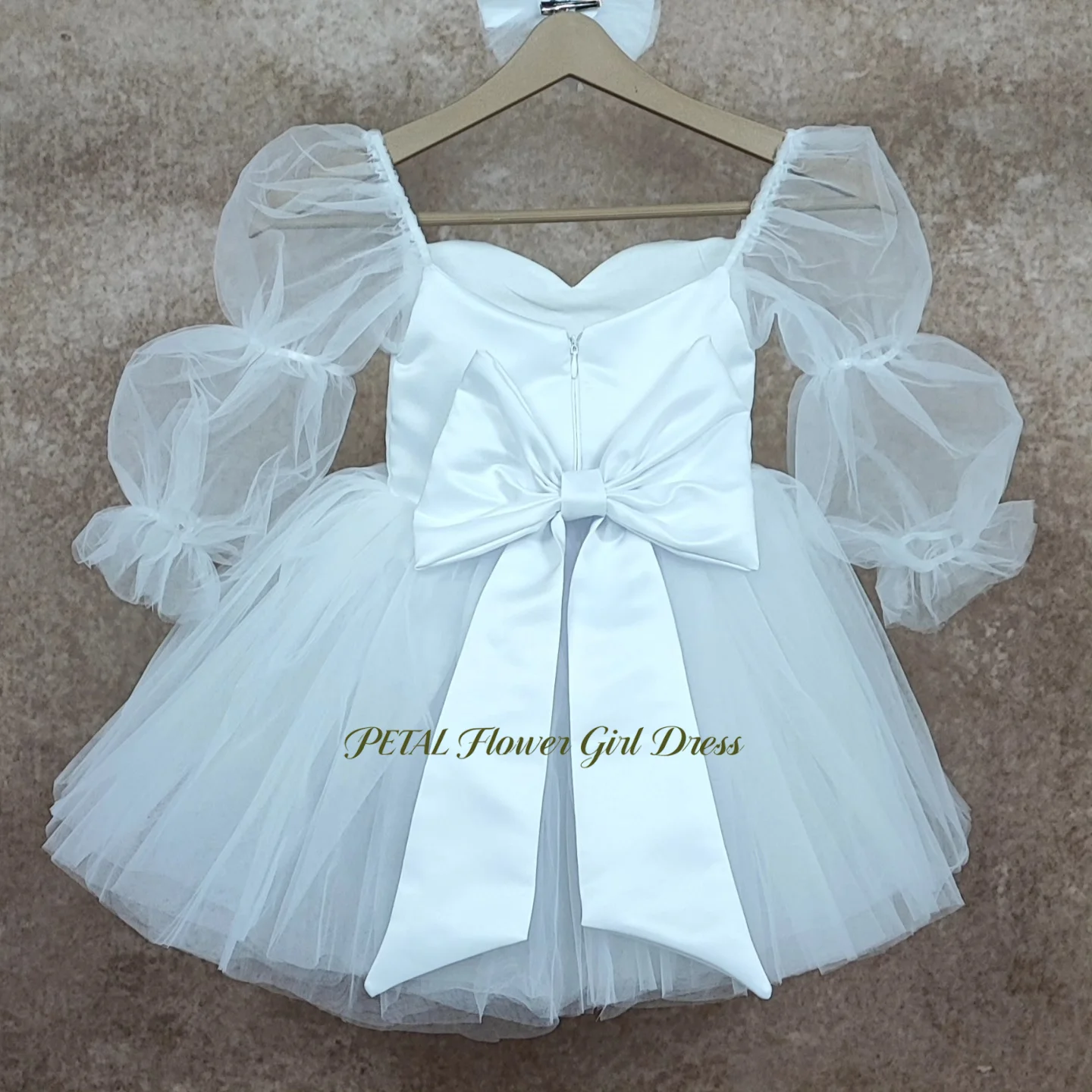 Petal Lantern Sleeve Flower Girl Dress with Bow Pageant Dress A Line Princess Girls Dress Tulle Birthday Dress Customized
Petal Lantern Sleeve Flower Girl Dress with Bow Pageant Dress A Line Princess Girls Dress Tulle Birthday Dress Customized