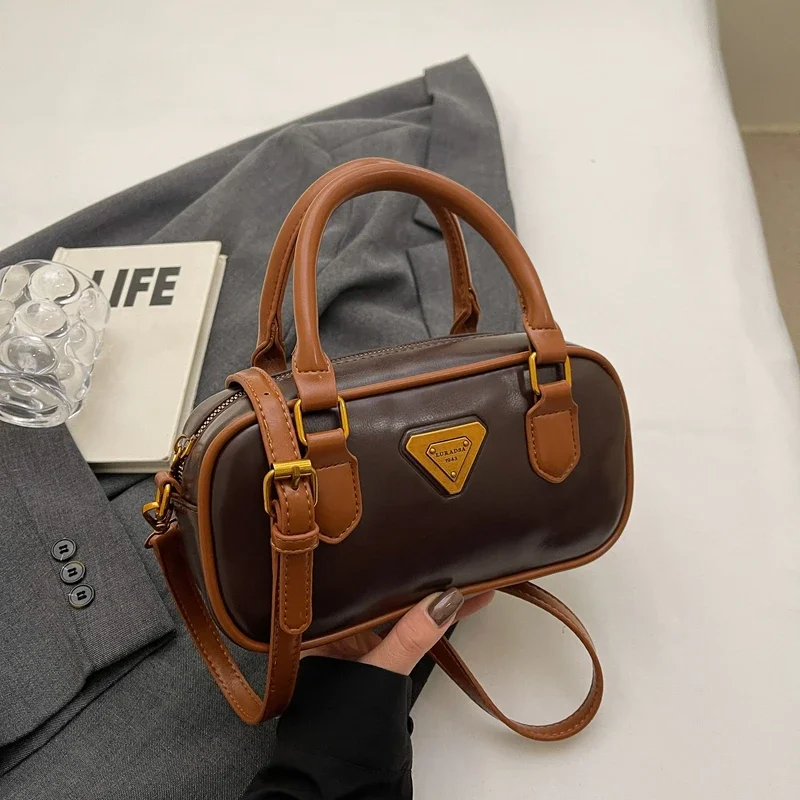 Fashionable Leather Tote Bags for Women: Vintage - Inspired, Wild & Casual Messenger Style Shoulder Handbag
Fashionable Leather Tote Bags for Women: Vintage - Inspired, Wild & Casual Messenger Style Shoulder Handbag