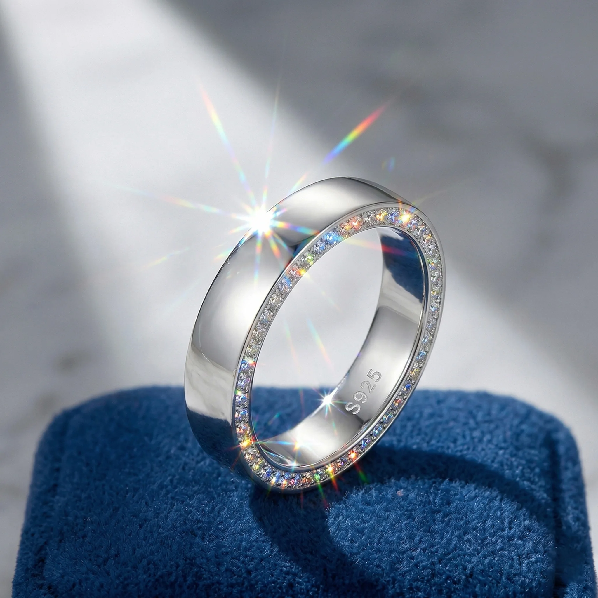 Кольцо с муассанитом D Color VVS1, гладкое, с внутренней инкрустацией, из стерлингового серебра 925 пробы, обручальное, можно носить в несколько рядов, проходит проверку на алмазном тестере
Кольцо с муассанитом D Color VVS1, гладкое, с внутренней инкрустацией, из стерлингового серебра 925 пробы, обручальное, можно носить в несколько рядов, проходит проверку на алмазном тестере