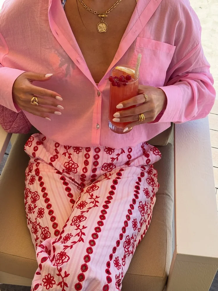 Women White Red Floral Embroidery Wide Long Pants High Waist Loose Straight Trousers Elegant Casual Vacation Summer Wear 2026
Women White Red Floral Embroidery Wide Long Pants High Waist Loose Straight Trousers Elegant Casual Vacation Summer Wear 2026