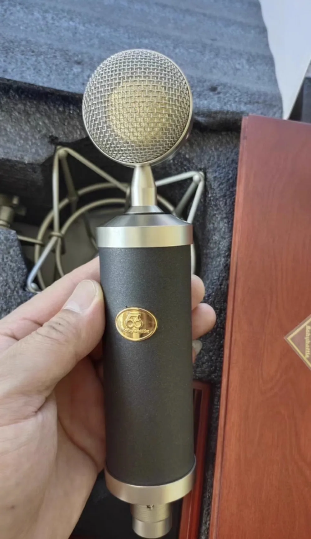 Brand new 34mm 、48V、condenser microphone 66 babybottle SM-4 baby bottle, professional recording studio/live singing microphone
Brand new 34mm 、48V、condenser microphone 66 babybottle SM-4 baby bottle, professional recording studio/live singing microphone