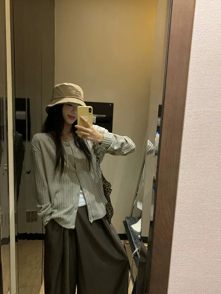 Осень-зима ленивый вязаный открытый кардиган свободный утягивающий длинный све верхняя одежда мягкий многослойный инструмент
Осень-зима ленивый вязаный открытый кардиган свободный утягивающий длинный све верхняя одежда мягкий многослойный инструмент