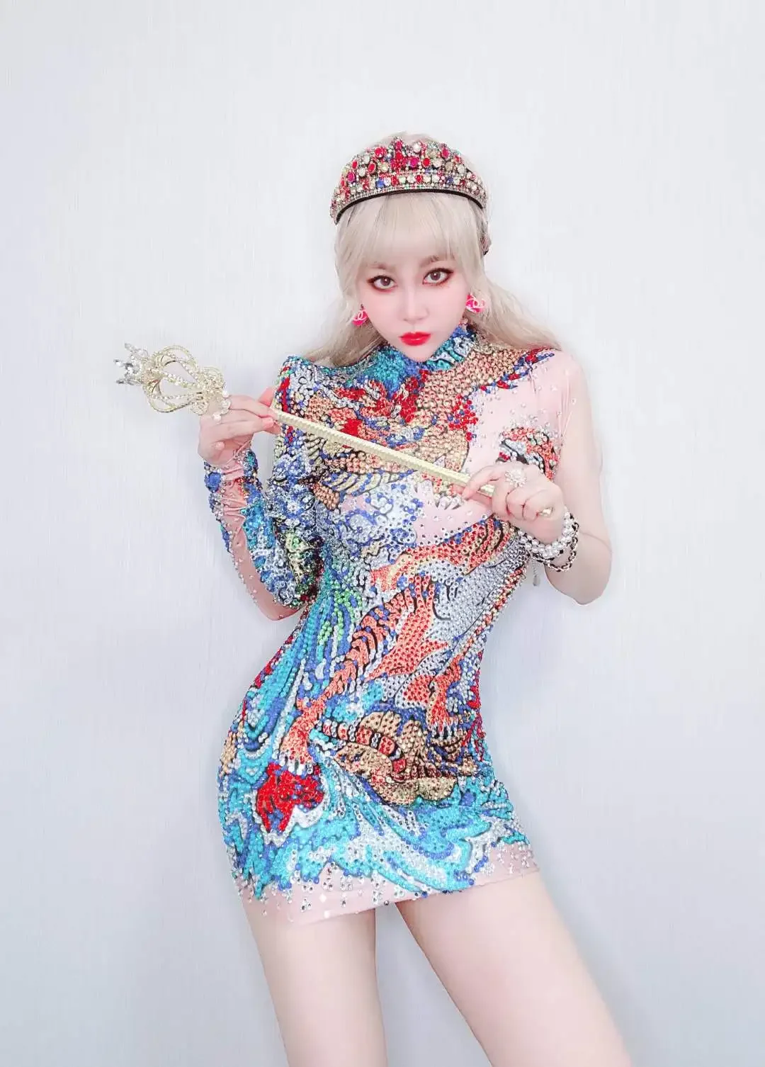 Luxurious Women Sexy Rhinestone Short Dress Single Shoulder Stylish Party Stage Wear Celebrate Outfits Drag Queens 2026 New
Luxurious Women Sexy Rhinestone Short Dress Single Shoulder Stylish Party Stage Wear Celebrate Outfits Drag Queens 2026 New