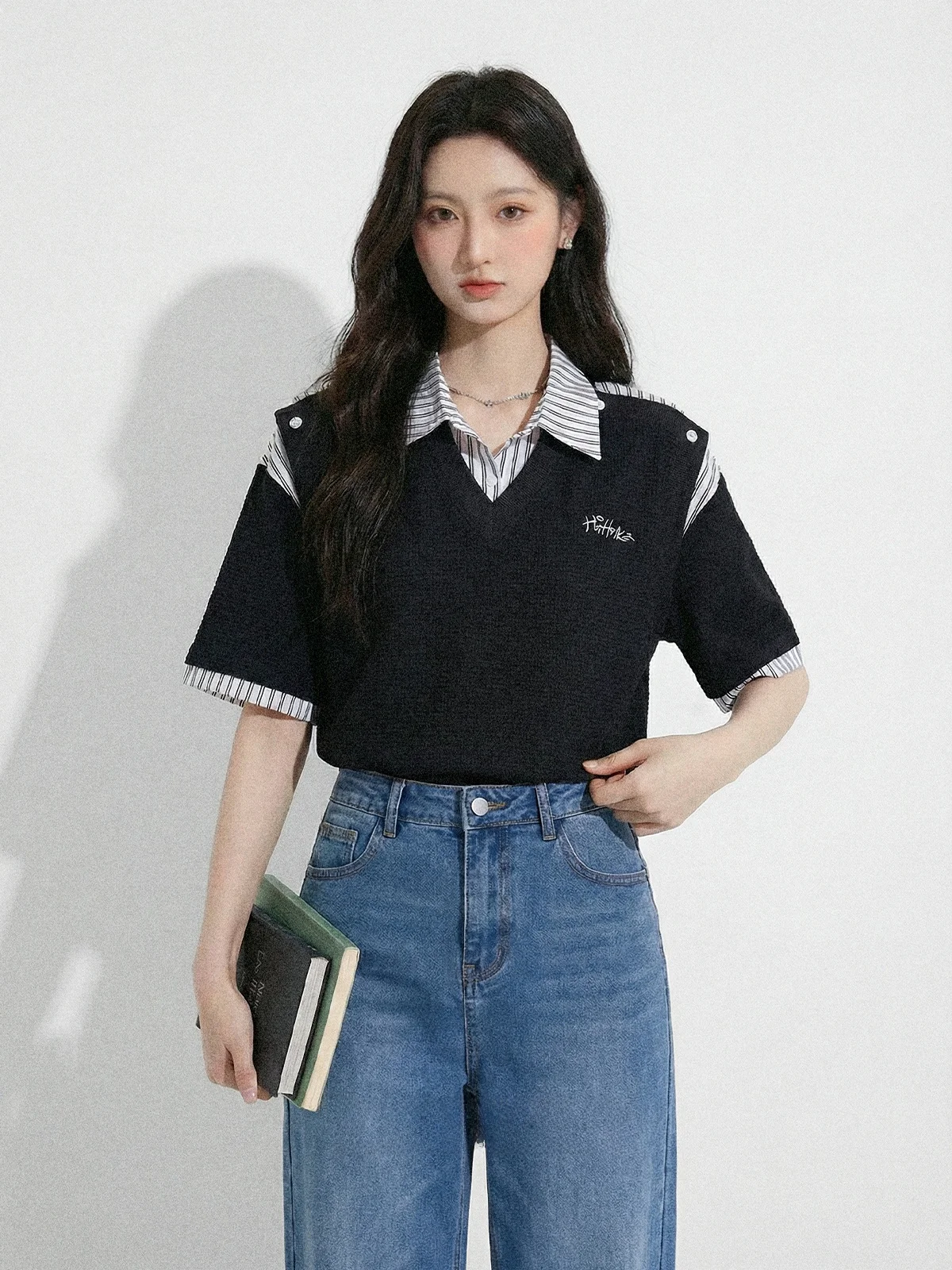 Zhang Soda 2026 Spring New Style Loose Fit Women's T-Shirt Black Design Striped Short Sleeve Fashionable Age-defying Top
Zhang Soda 2026 Spring New Style Loose Fit Women's T-Shirt Black Design Striped Short Sleeve Fashionable Age-defying Top