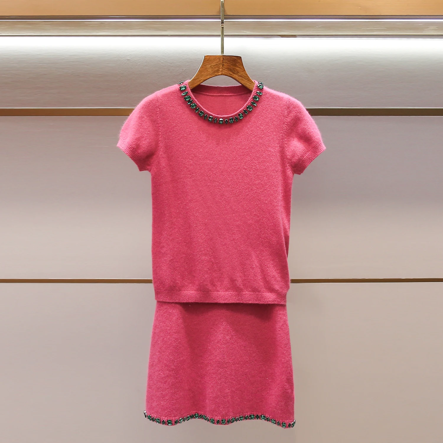 High-End Women's Knitted Short-Sleeve round Neck Diamond-Embedded Top Skirt Set Spring 2026 Casual Style Mid-Thick Breathable
High-End Women's Knitted Short-Sleeve round Neck Diamond-Embedded Top Skirt Set Spring 2026 Casual Style Mid-Thick Breathable