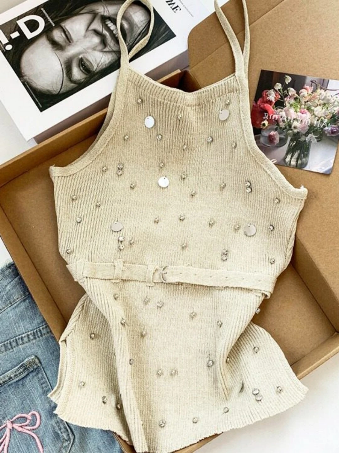 Pure Desire Design Sparkling Bead Knitted Crop Top Women's Summer New Style Spicy Girl Outerwear Slim Fit Sleeveless Shirt
Pure Desire Design Sparkling Bead Knitted Crop Top Women's Summer New Style Spicy Girl Outerwear Slim Fit Sleeveless Shirt
